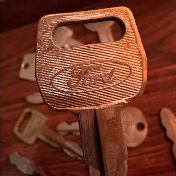 VTG 12 Ford Keys toUpcycle, projects, repurpose, diy, crafting, jewelry - Picture 4 of 4
